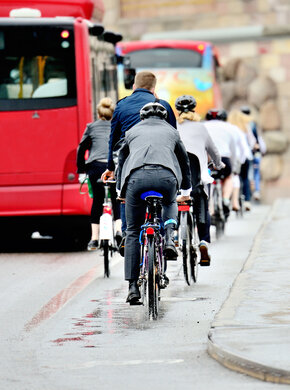 Symbolbild Mobilität - Berufsverkehr mit Fahrrad